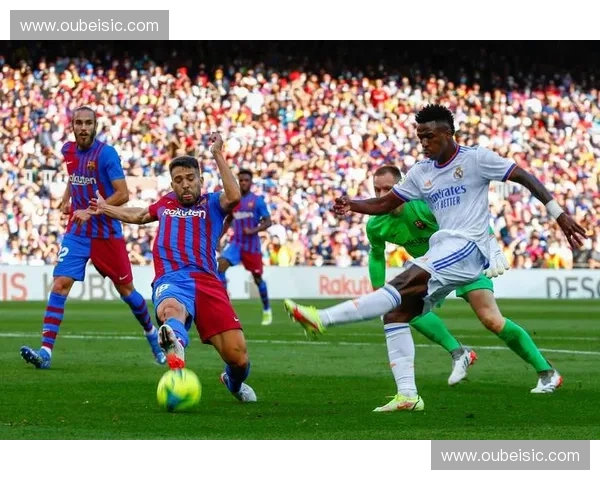 巴萨主场鏖战巴伦西亚双方激烈对攻展现西甲巅峰对决